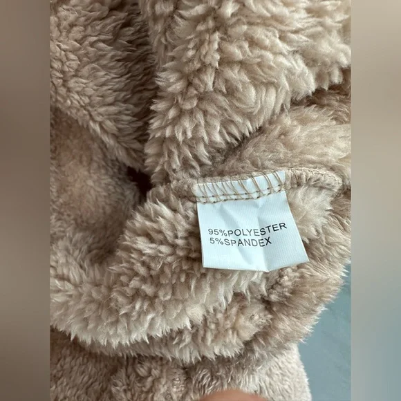 Tan Teddy Jacket with Stand-Up Collar and Cropped Style - Picture 5 of 6